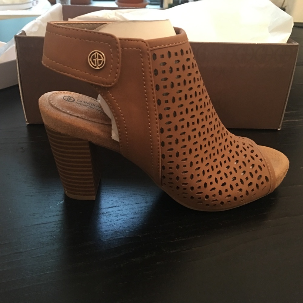 Giani Bernini Josieyy Memory Foam Perforated Shoot - image 4